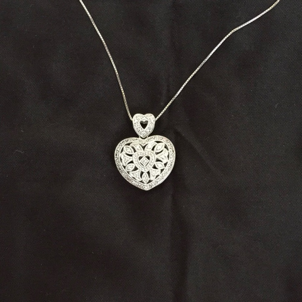 White gold 14k heart locket